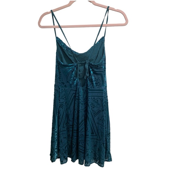 Urban Outfitters Uo Lexi‎ Velvet Cowl Neck Mini Dress, sz Medium - Picture 5 of 11